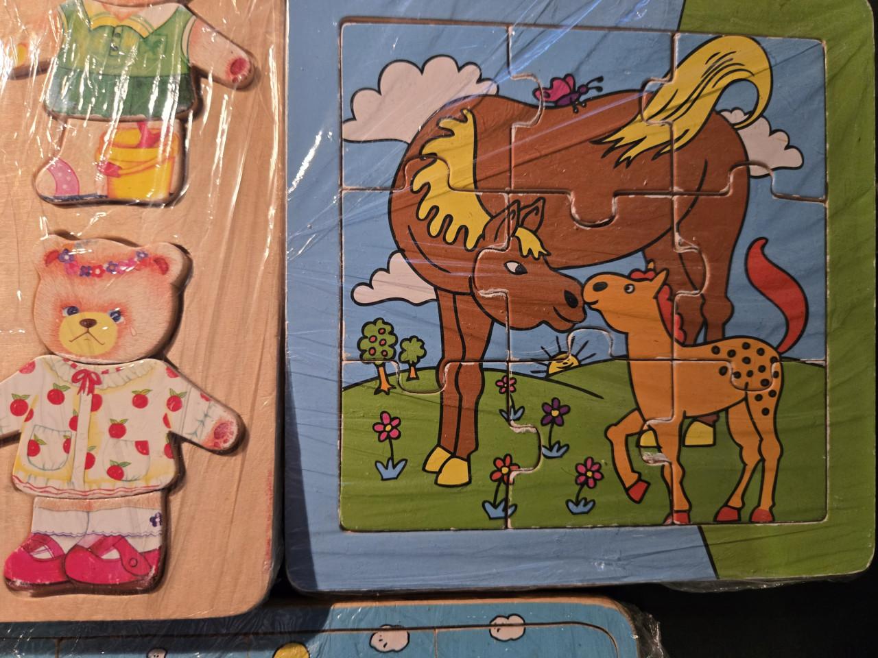 Setje met 3 houten puzzels Beertjes, paardjes, spelende kinderen