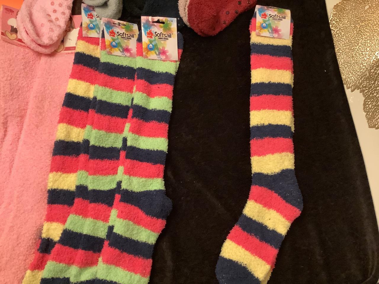 Partij leuke huissokken. ( partij 225)