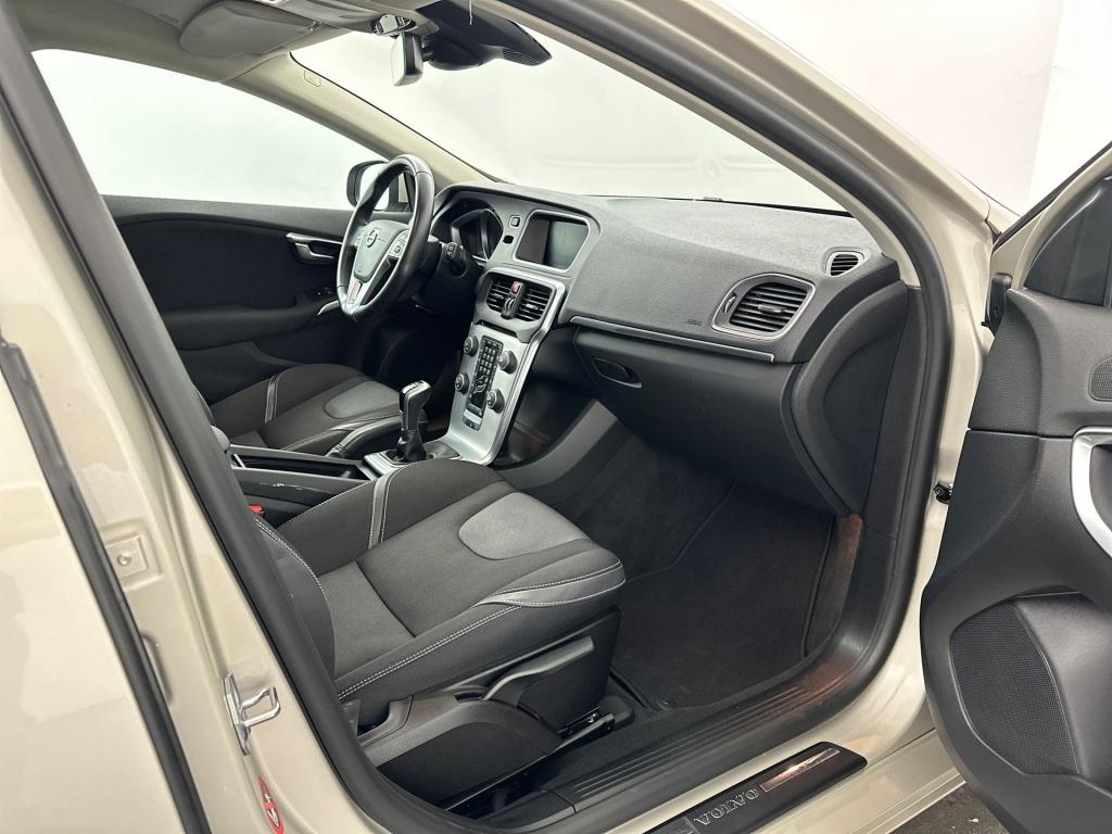 Volvo V40 2.0 t3 nordic+ | standkachel | stoelverwarming | cruise control |