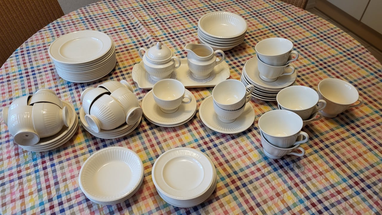 EDME KOFFIE- EN THEEKOPJES, GEBAKSBORDJES, SERVEERSCHAAL ETC