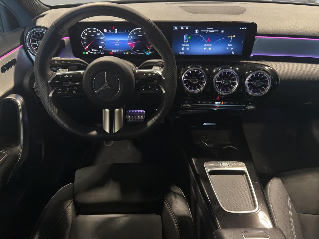 Mercedes-Benz A-Klasse 180 amg line | pano | sfeer | stoelverw. | camera | 