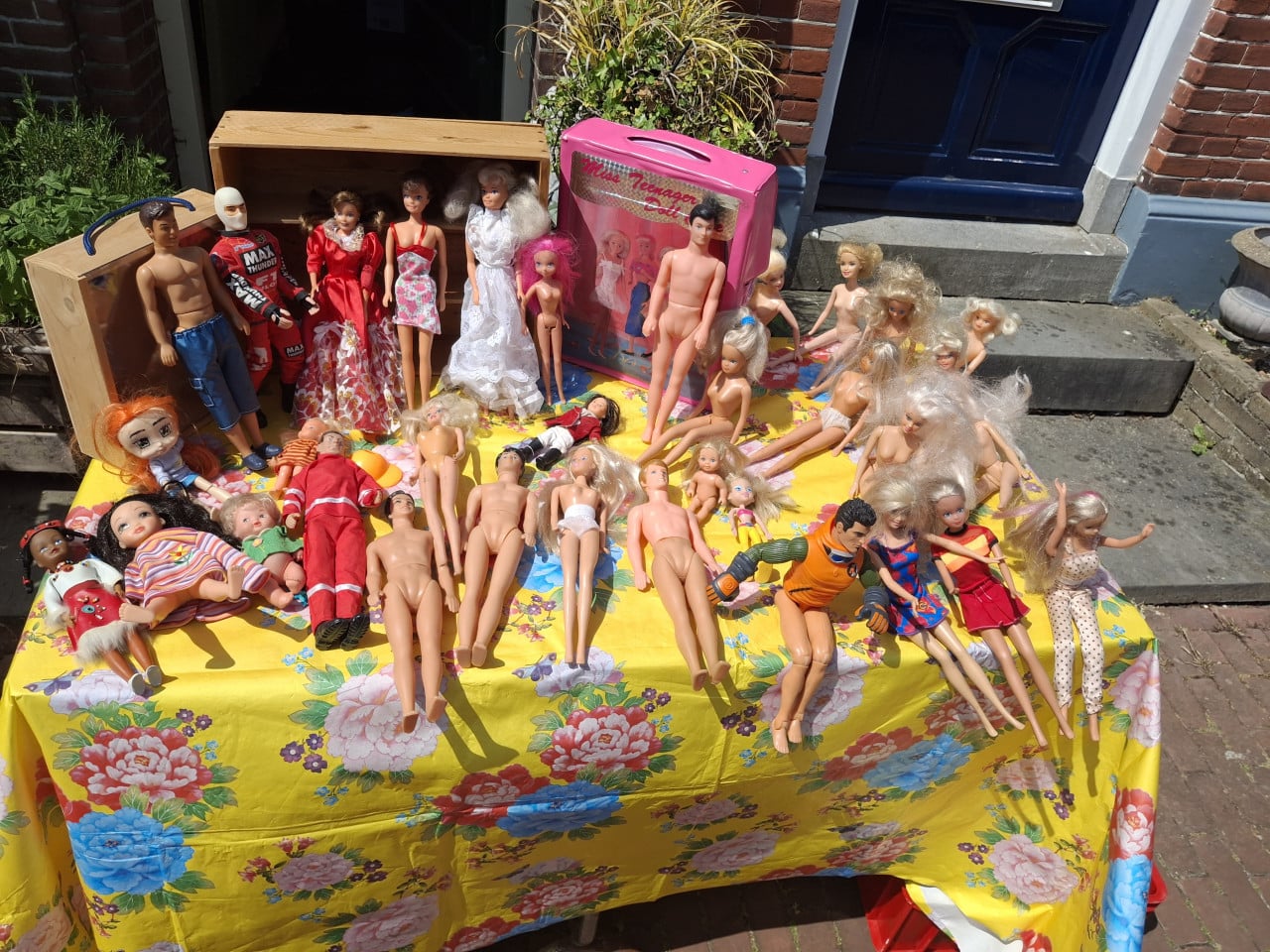Partij Barbies, Kens en koffertje