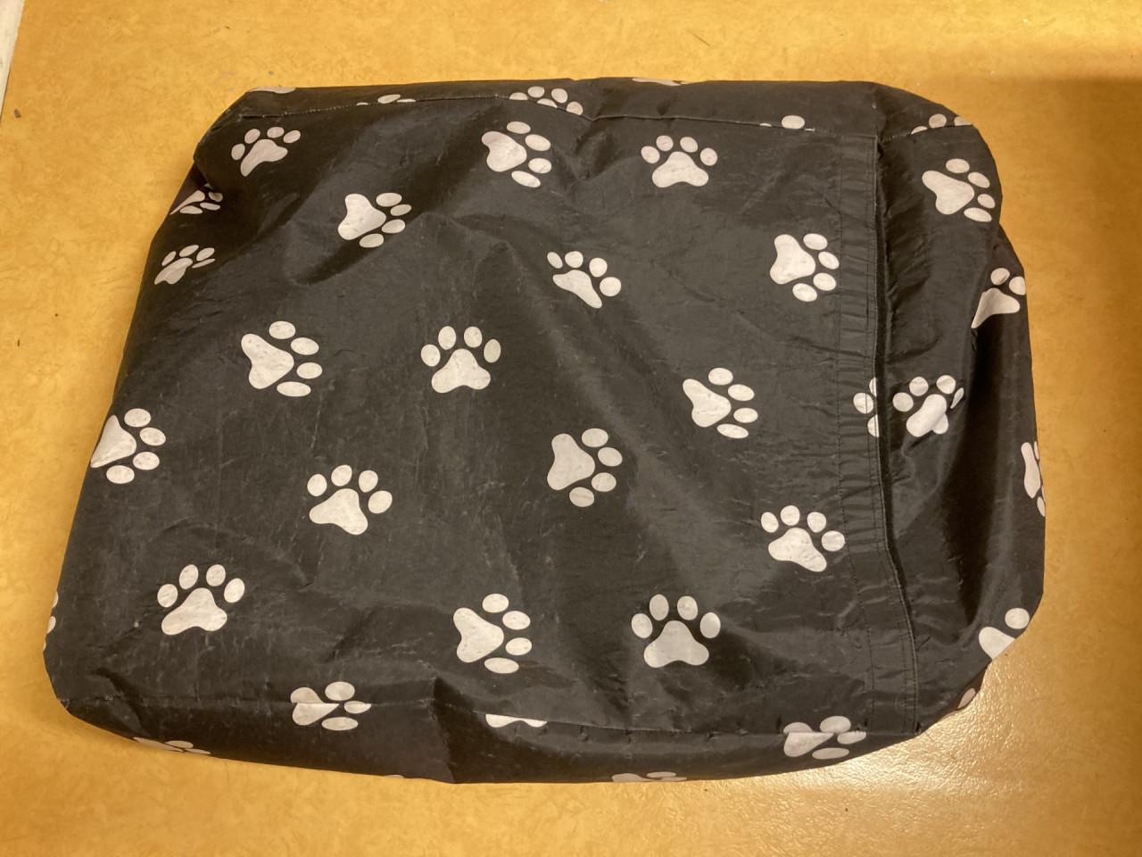 Hondenkussen grijs met hondenpootjes