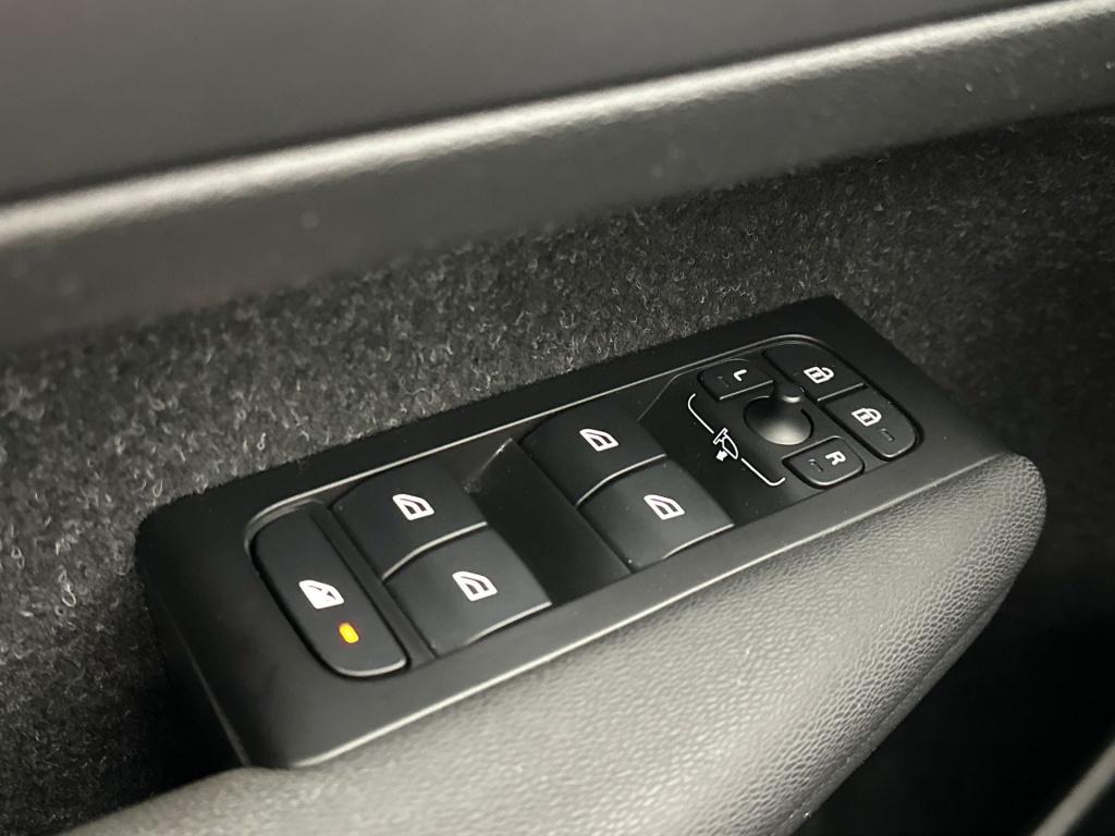 Volvo XC40 t5 262pk recharge r-design| pano| 360camera| ada.cruise| keyless