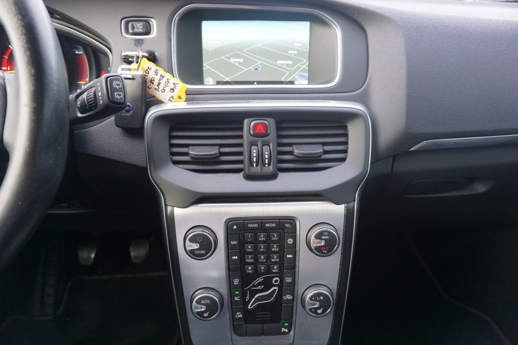 Volvo V40 2.0 d2 ocean race business airco / navi / camera / leder / cruise