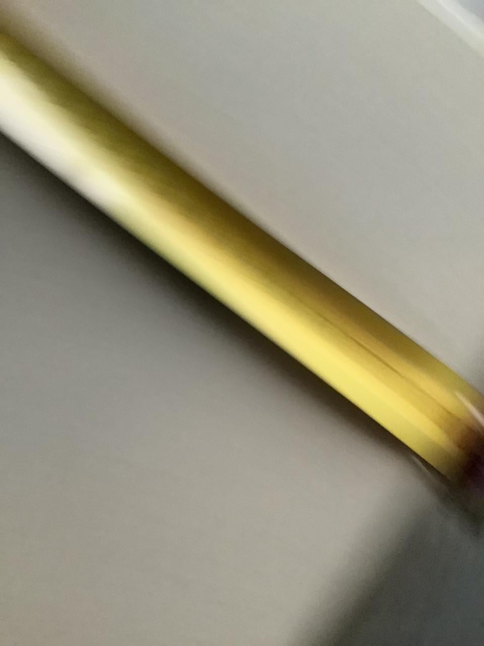 Stevige bureau tafel van het merk Ahrend. 180x80cm in de hoek oplopend