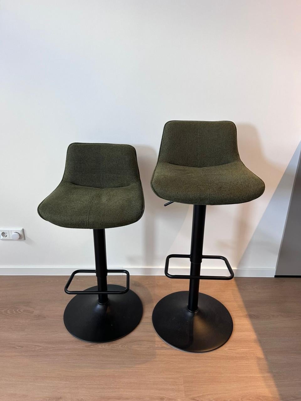 2 bar-krukken te koop groen/zwart