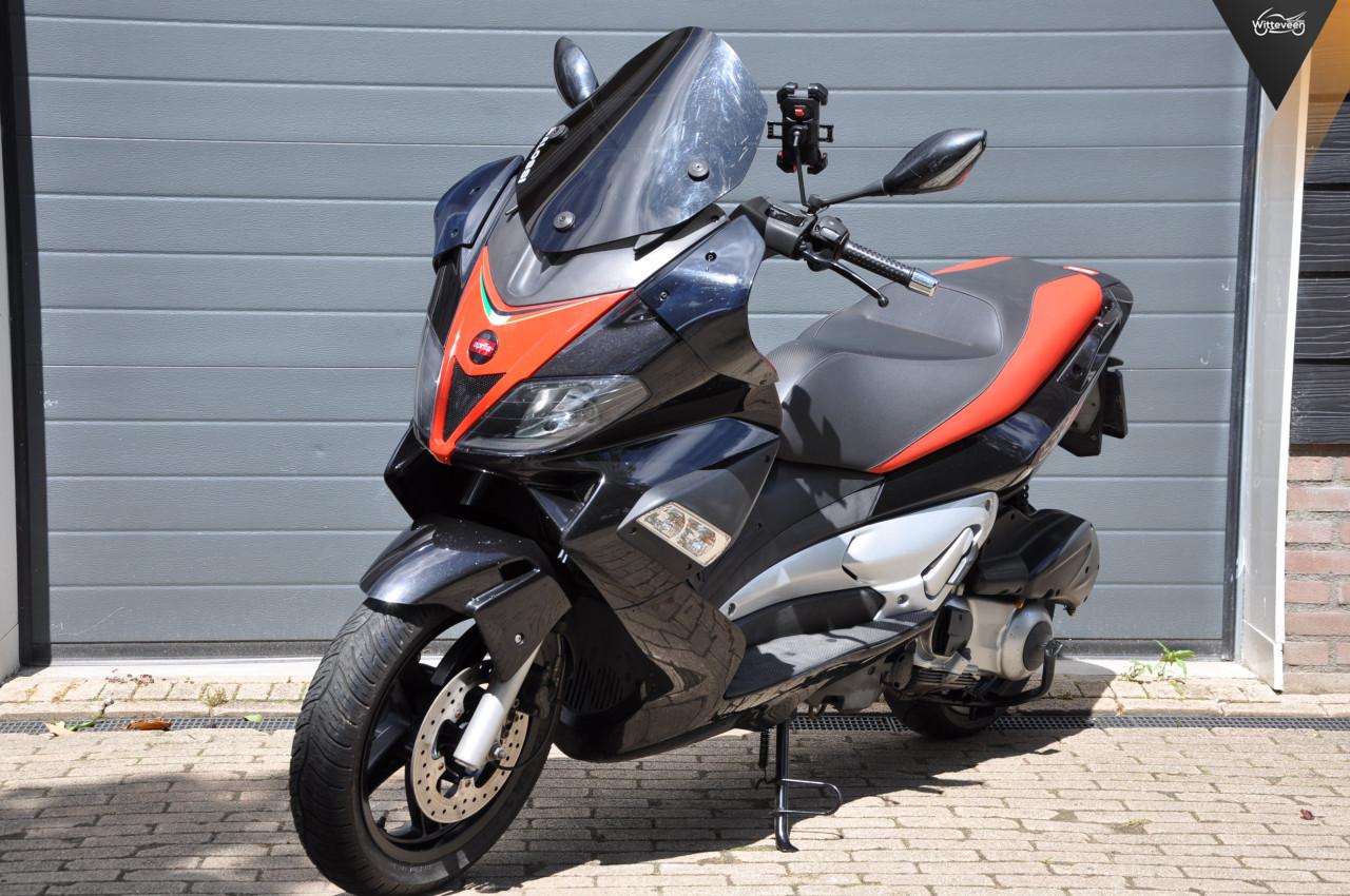 Aprilia SR Max 300 Rappe motorscooter!