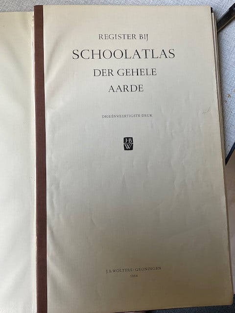 Complete Atlas  (met register) der gehele aarde uit 1964