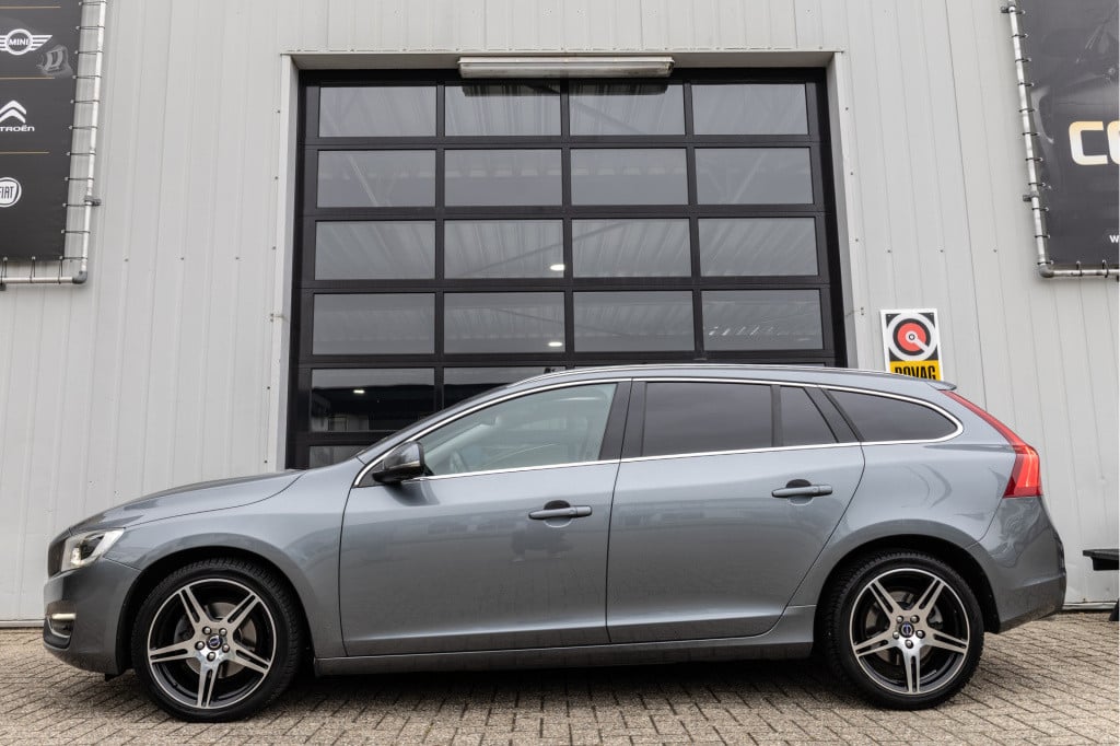 Volvo V60 2.0 t4 190pk summum ✅1jaarbovag✅nav✅leer✅schuifdak✅trekhaak