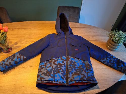 Ski-jas maat 176 te koop, kan ook als gewone winterjas.