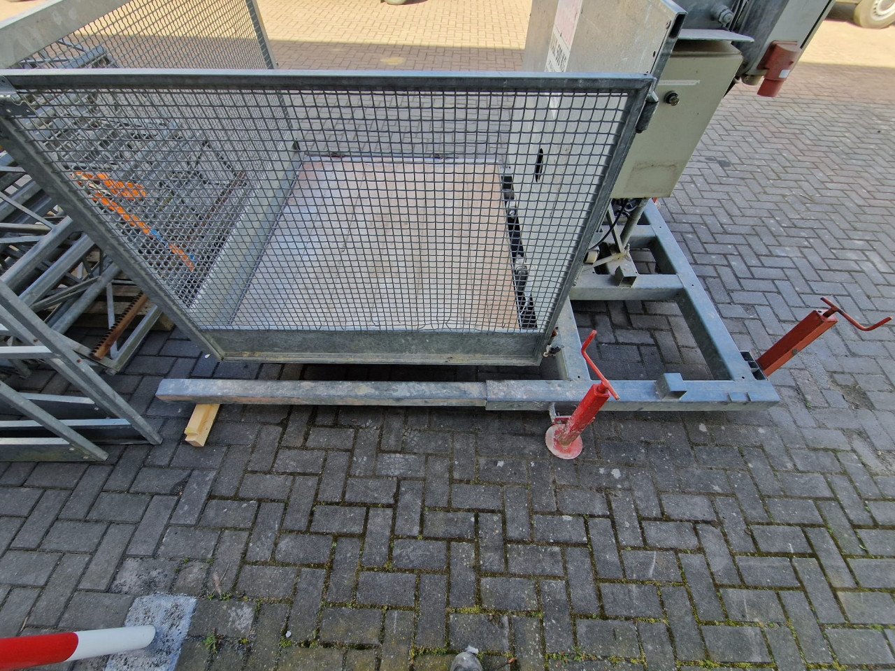 TE HUUR Bouwlift