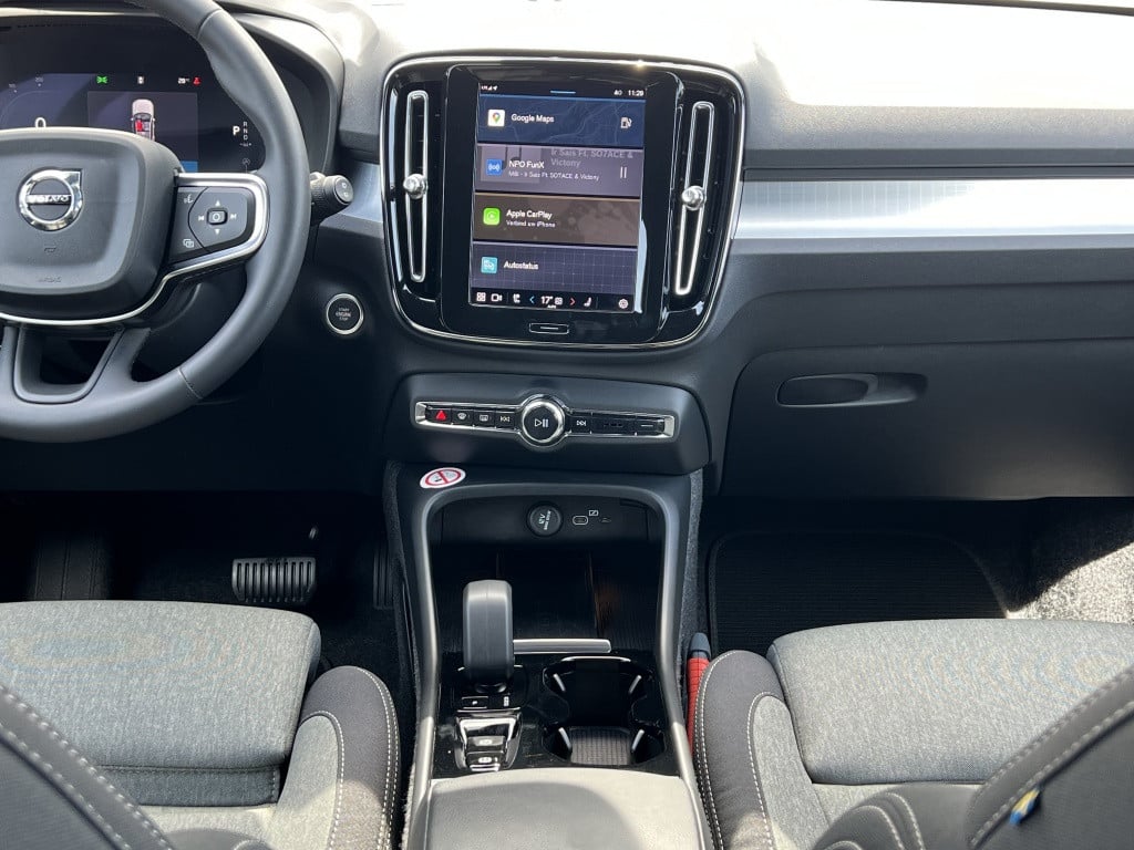 Volvo XC40 b4 197pk plus dark| adap.cruise| trekhaak|camera| googlemaps| el