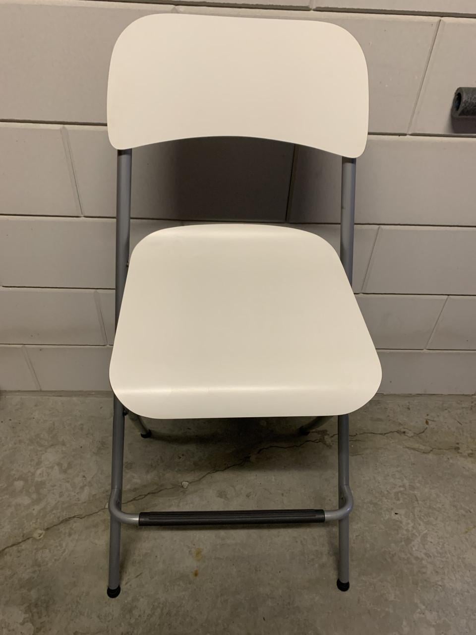 Hoge tafel met 4 barkrukken