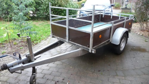 TE KOOP GEREMDE AANHANGER ENKELASSER merk HAPERT met KENTEKEN