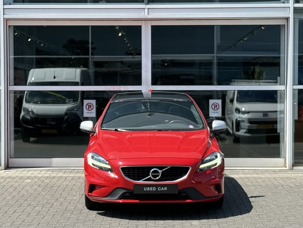Volvo V40 t3 153pk aut6 polar+ sport| panodak| camera| h&k sound| trekhaak