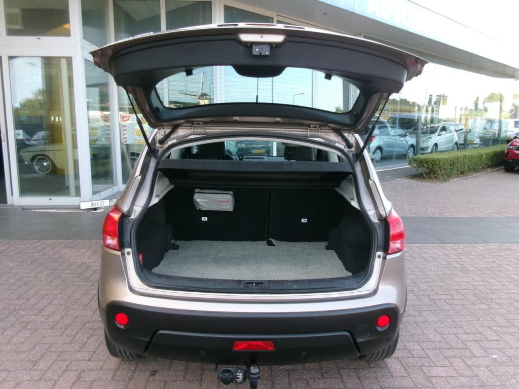 Nissan Qashqai 1.6 airco, cr.contr., panoramadak, trekhaak