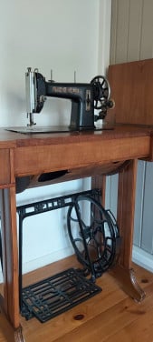 Antieke naaimachine NECCHI