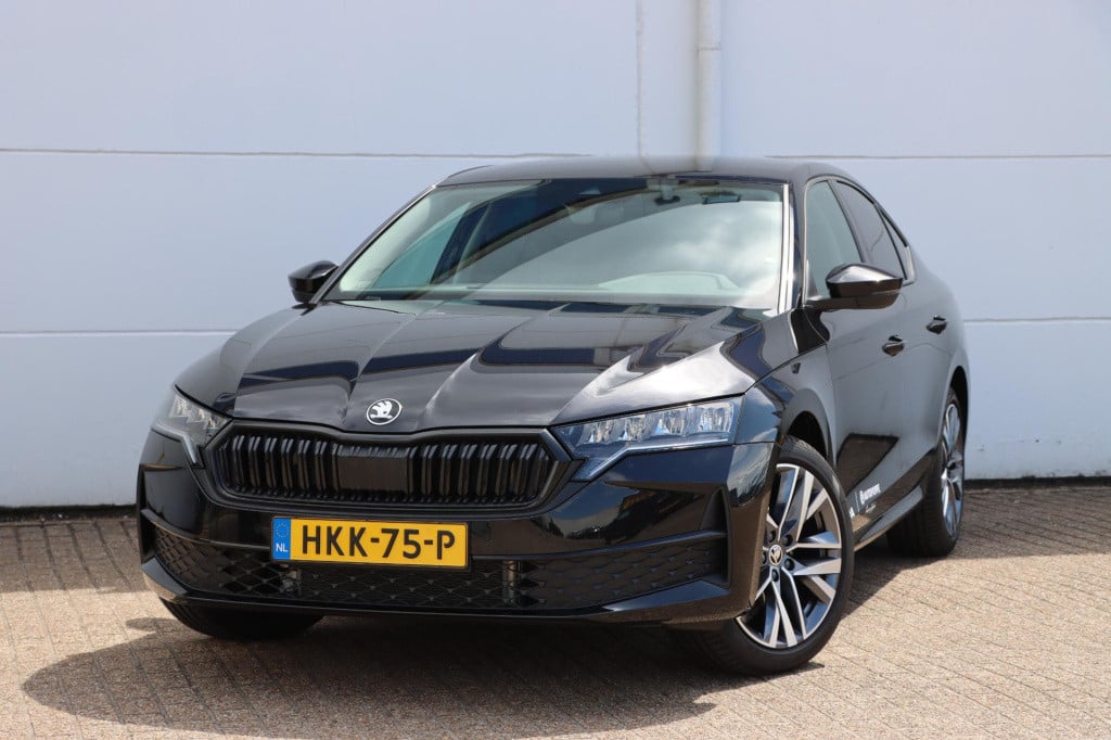 Skoda Octavia first edition 1.5 tsi m-hev 85 kw / 115 pk hatchba