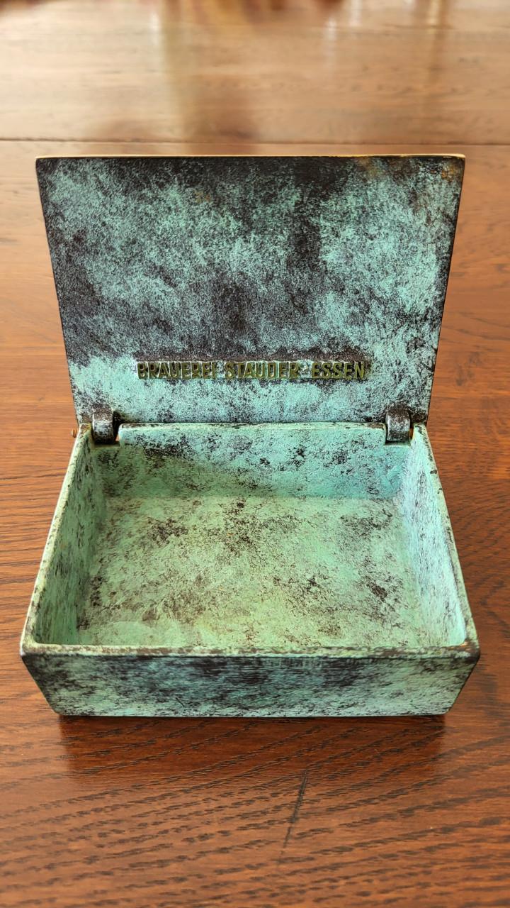 Brauerei Stauder Essen zwaar (bronzen?) doosje met zwaluw reliëf