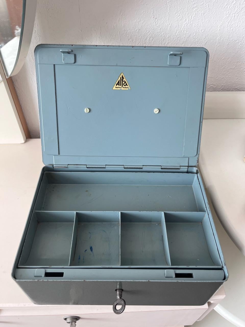 Stalen metalen opbergkistje - stevig en compact