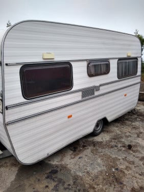 Oude caravan gratis