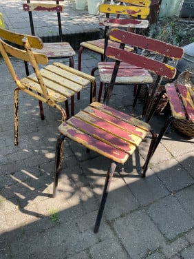 Vintage terrasstoelen uit Antwerpen