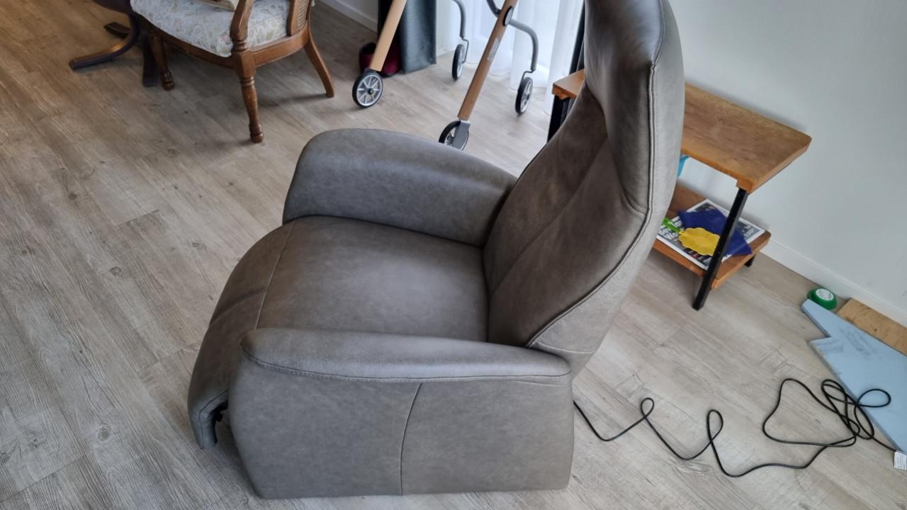 Relaxfauteuil / sta op stoel
