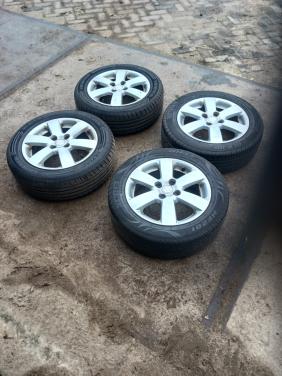 Suzuki swift velgen met banden