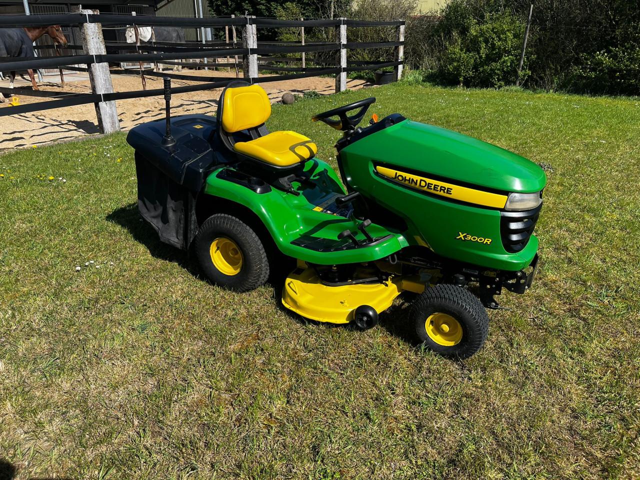 John Deere X300R