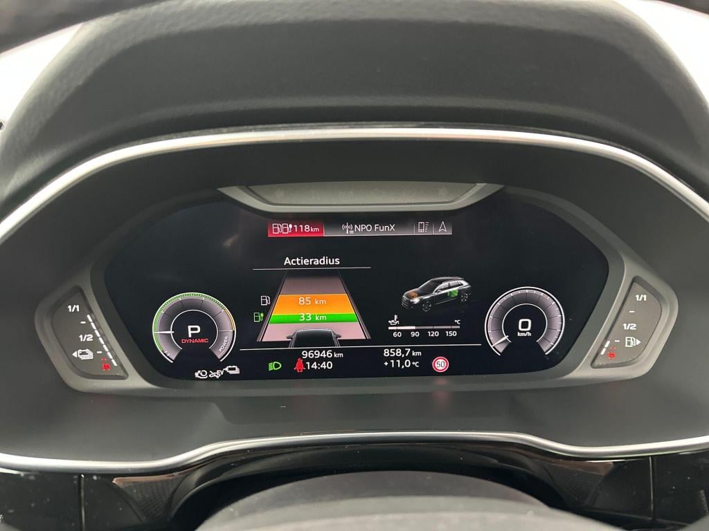 Audi Q3 sportback 45 tfsi e s-line pano camera acc lane