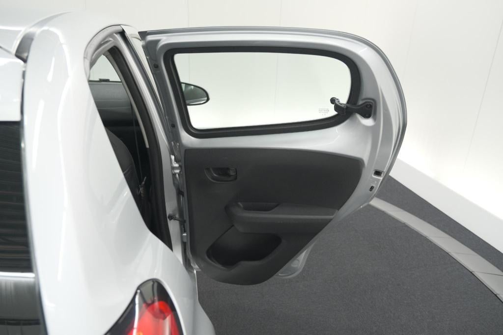 Citroen C1 1.0 vti feel | airco | bluetooth radio | 5 deurs | allseasonband