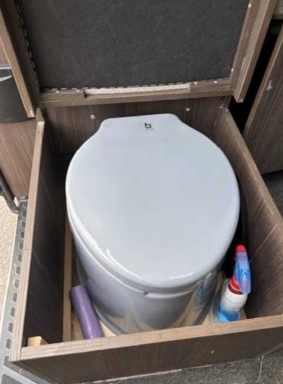 Mercedes-Benz Onbekend 906 ka 35 sprinter 318cdi mooi zelfbouw interieur.