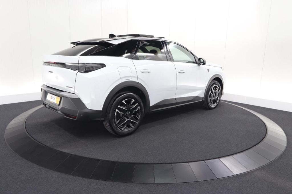 Peugeot 3008 1.2 hybrid 136 gt | panoramadak | focal audio | alcantara exec