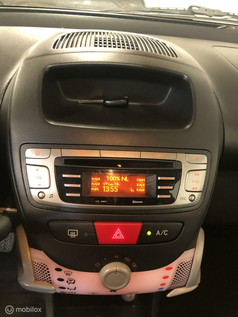 Peugeot 107 1.0 black & silver