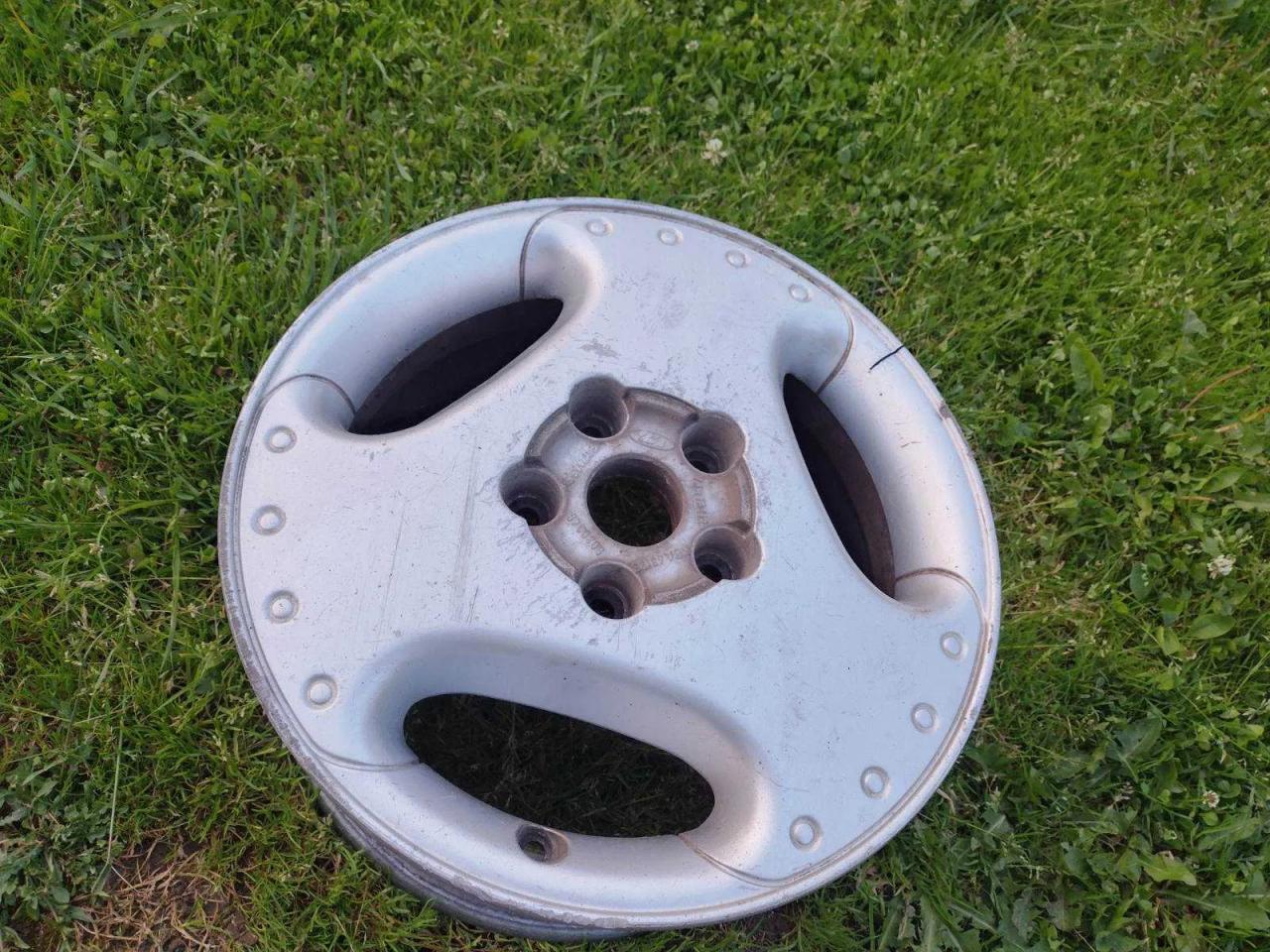 Borbet Wielnaafdop Ford Galaxy Scorpio 5 030 052