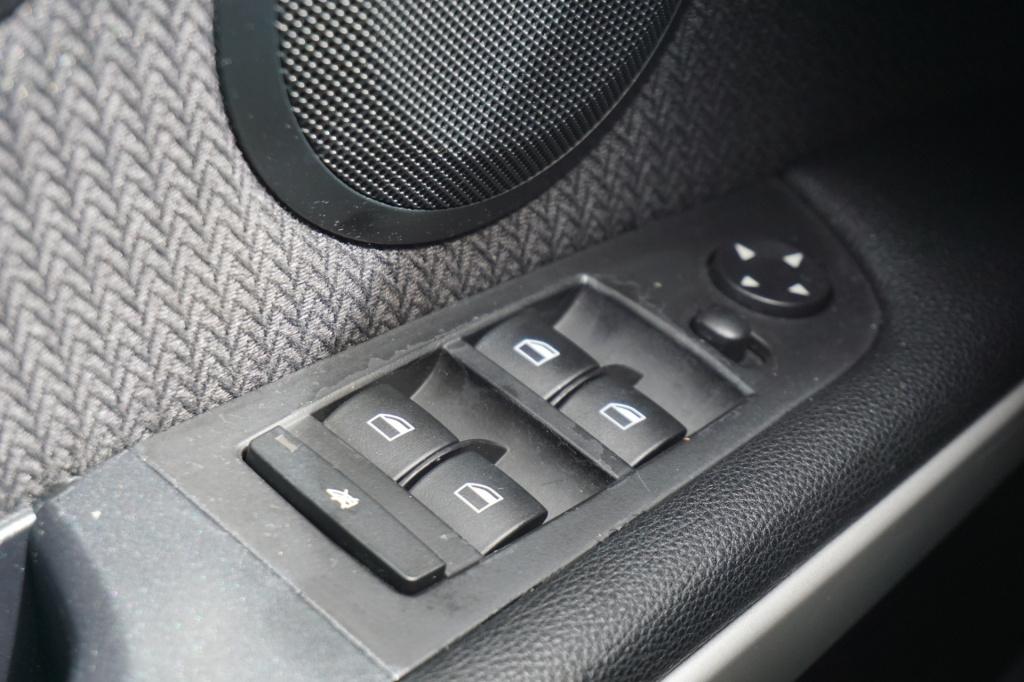 BMW 3-serie 316i business line airco / navi / cruise / carplay / parkeers. 