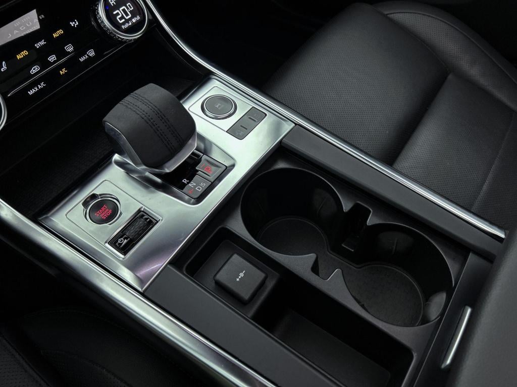 Jaguar XF 2.0 p250 hse | panoramadak | navigatie | apple carplay / android 