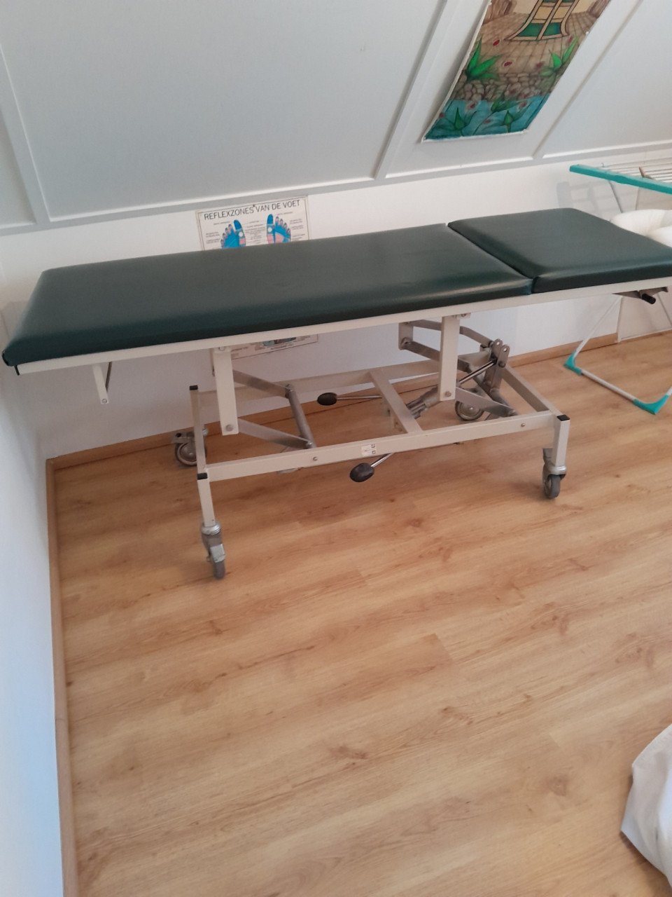 Massage bed