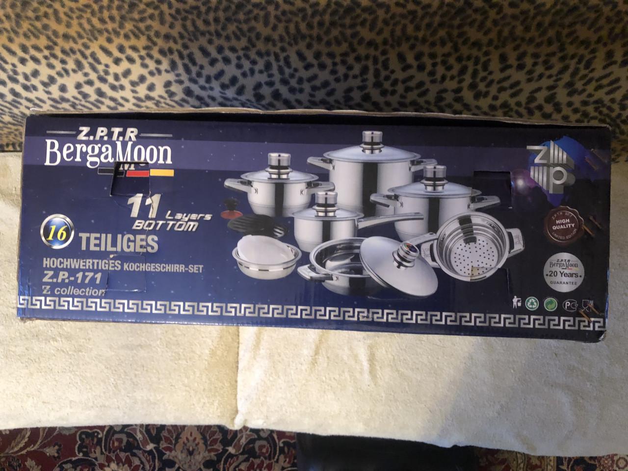 PANNEN UITZET RVS 16 delig zwitsers fabrikaat geschikt bv gas-inductie enz.