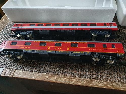 2 grote zgan vintage HO Lima Wagons, schaal 1:87 incl dozen...