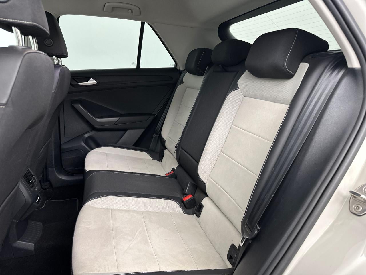 Volkswagen T-Roc 1.5 TSI - VIRTUAL COCKPIT - CARPLAY - 1E EIGENAAR