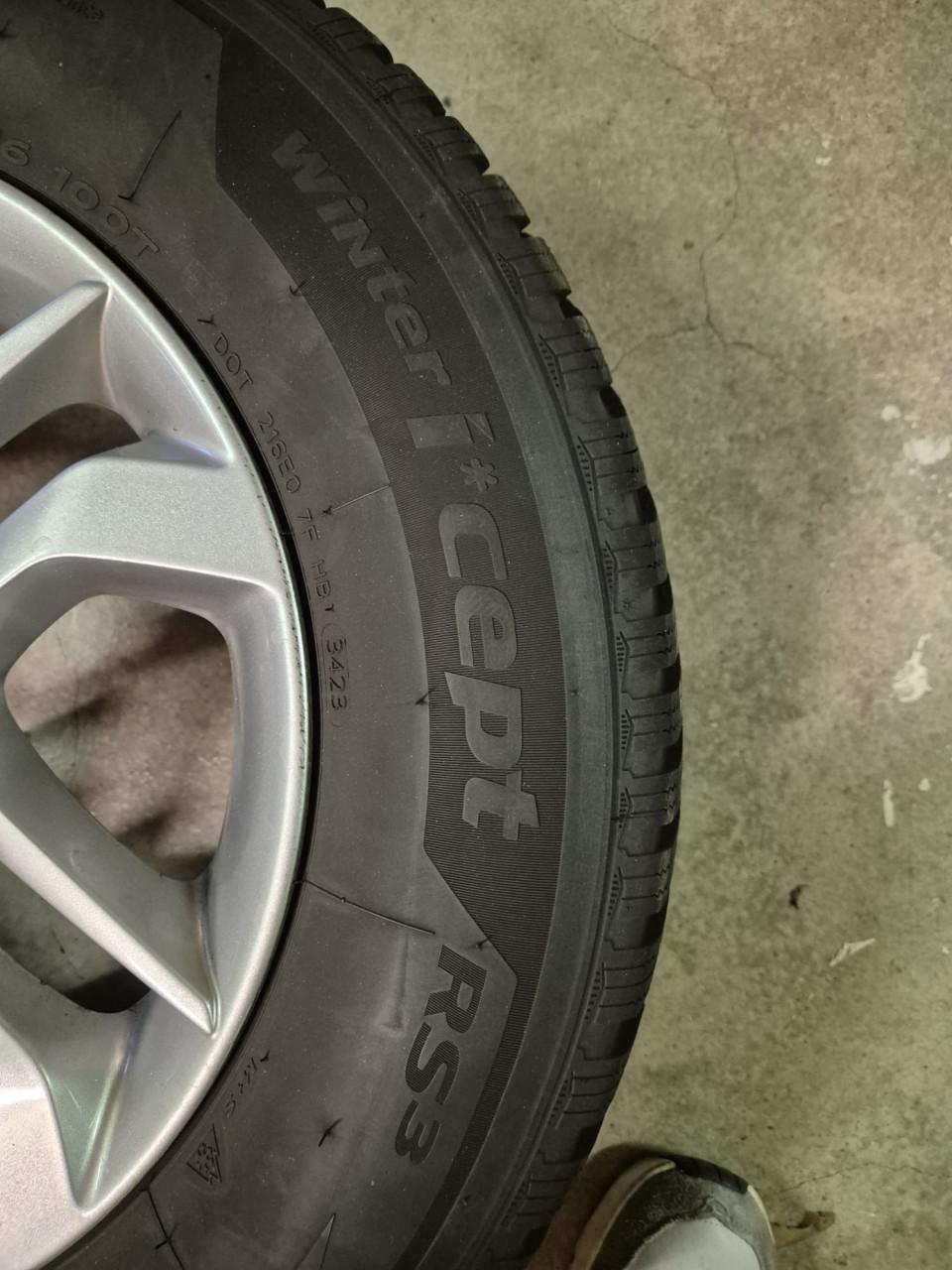 Winterbanden op lichtmetalen velg Hyundai 215/70 R16