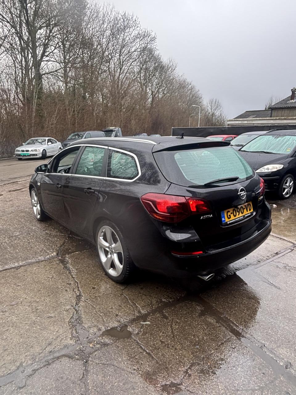 Opel Astra voljaar apk!