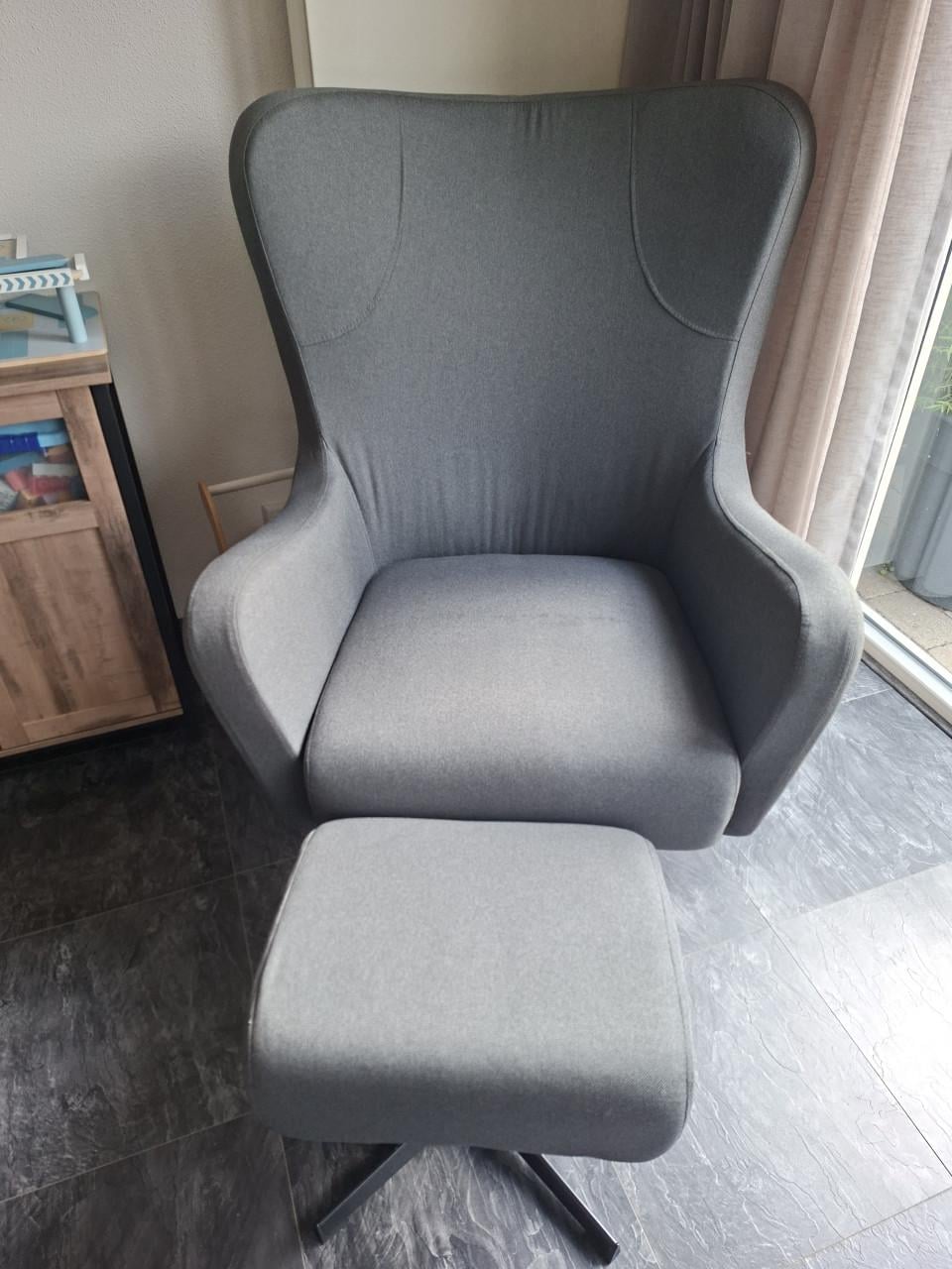 Draaifauteuil met voetenbank
