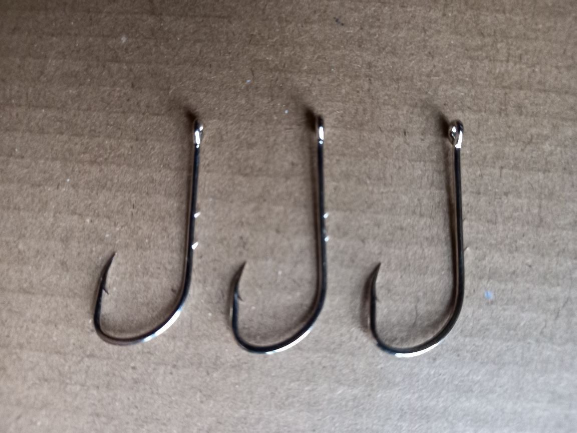 Nog wat doosjes zeehaken met 100 stuks , size 1 .