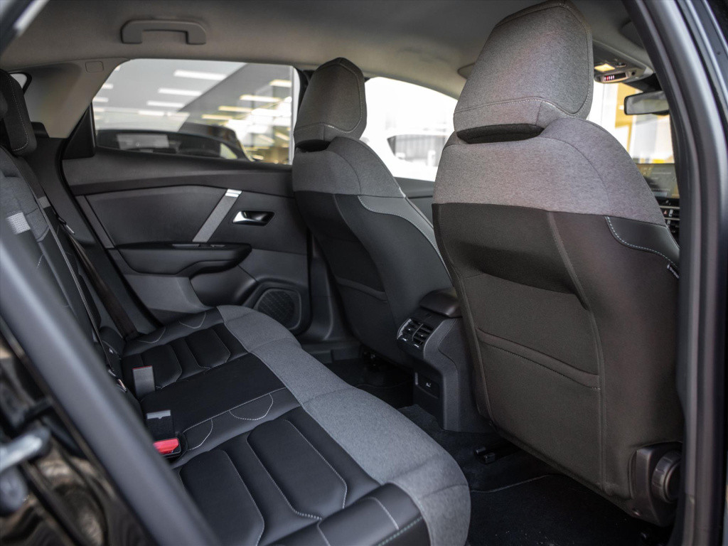 Citroen C4 1.2 hybrid 136pk e-dcs6 plus automaat | camera | park. sensoren 