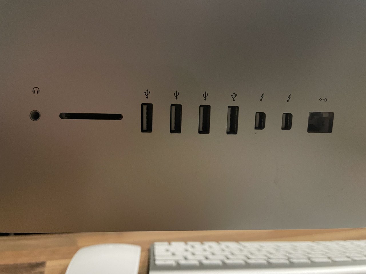 Apple iMac 21.5 inch