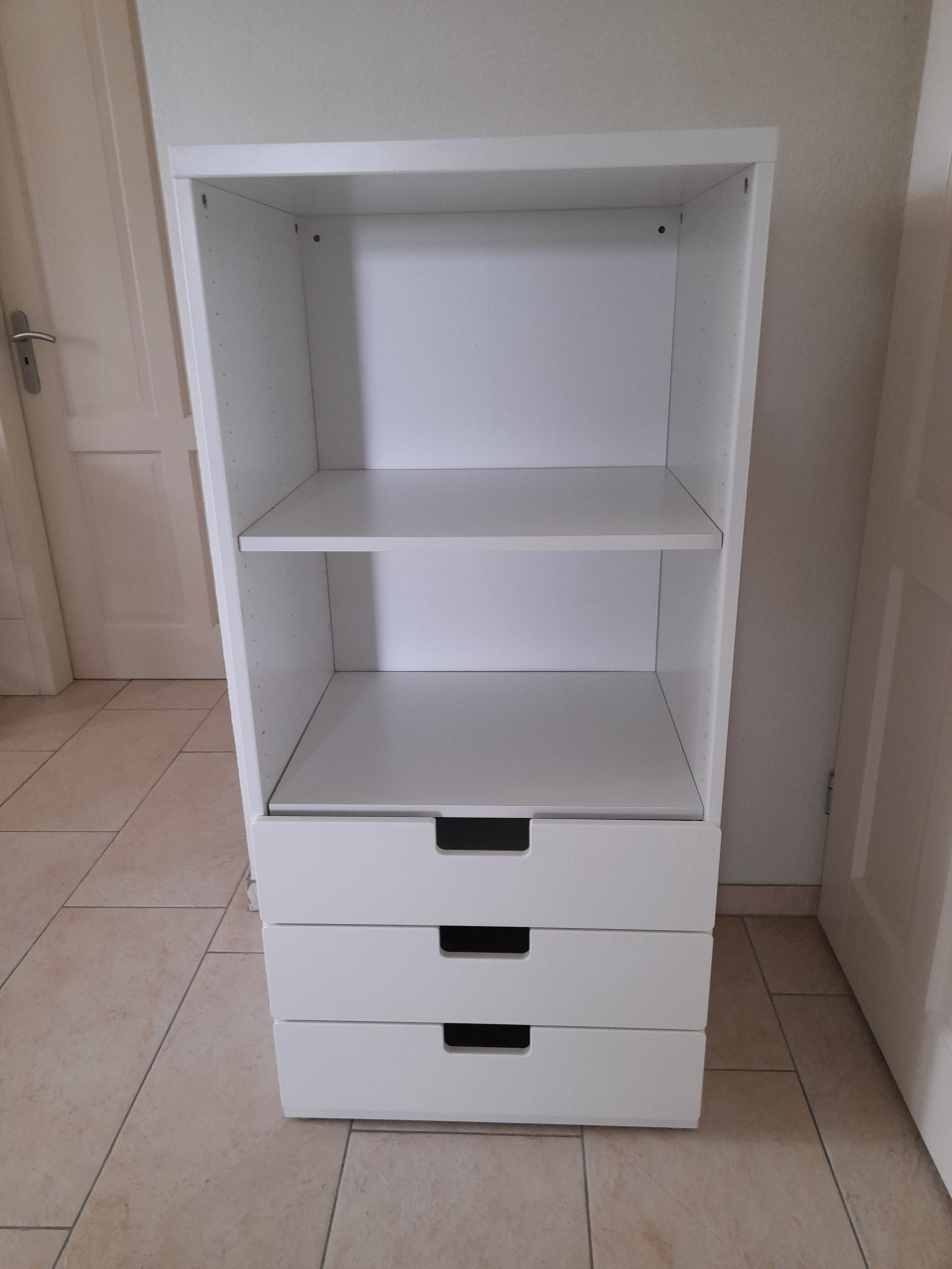Kastje met 3 laden en 1 plank (in goede staat ) 50 x 60 x 129H