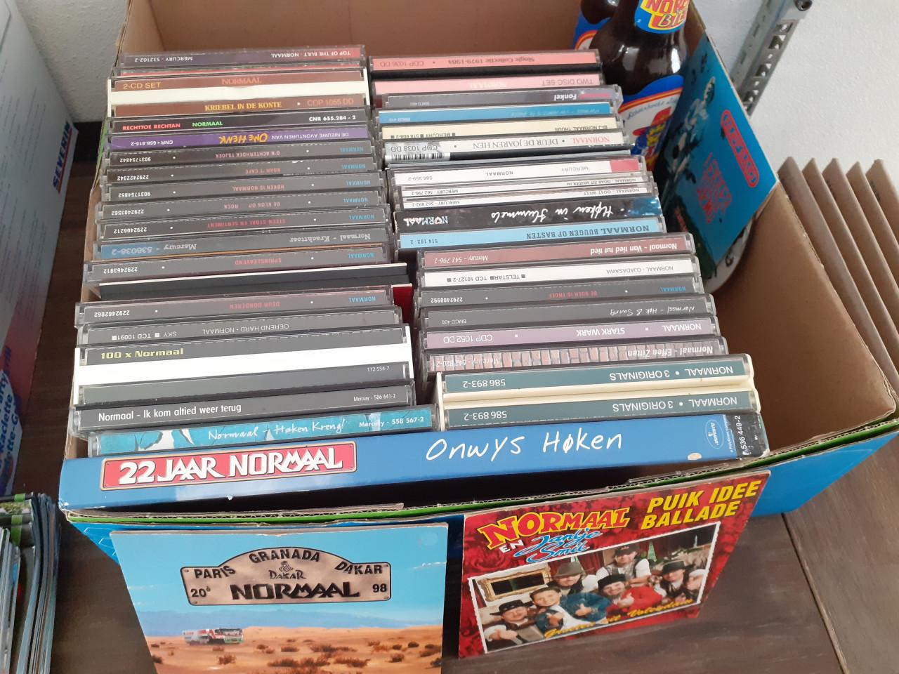 Cd s en lp s van NORMAAL en zomer jackHÖKEN